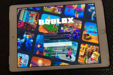 How to make a Roblox shirt template