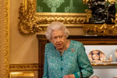 Queen takes royal chopper from Windsor to Sandringham to continue her recuperation