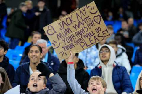 Young Man City fan makes indecent proposal to Jack Grealish for his mum with hilarious sign