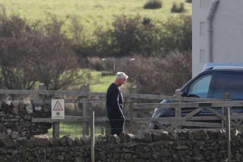 I’m A Celebrity stars David Ginola, Naughty Boy, and Danny Miller pictured sneaking into quarantine ..