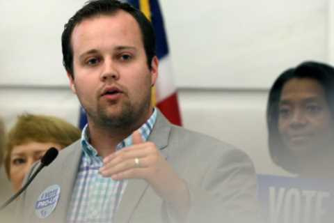 Josh Duggar accused of selling ‘broken’ cars &amp; ‘lying’ to customers at dealership before child..