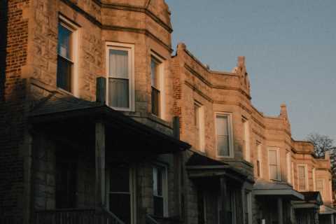 On Chicago’s West Side, Urgent Needs Collide With Washington Compromises