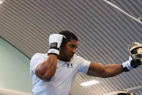 ‘You know where my gym is’ – Anthony Joshua offered chance to train with ex-Manny Pacquiao coach..