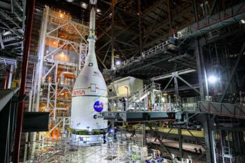 NASA Moves Moon Landing Deadline Back to 2025