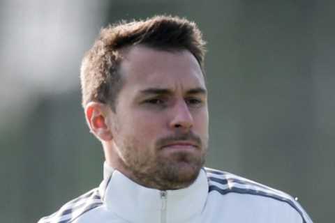 Newcastle boss Eddie Howe looking to make Aaron Ramsey his first transfer with Everton also..