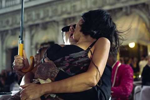 Kourtney Kardashian kisses Travis Barker in new photo after being ripped for ‘tone-deaf’ post amid..