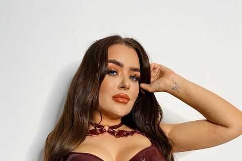 Married At First Sight star Amy reveals plus-size lingerie line as she strips off and tells fans to ..