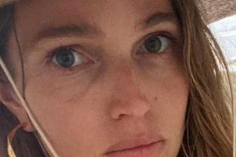 Who is Simon Baker’s ex-girlfriend Laura Gibbs?