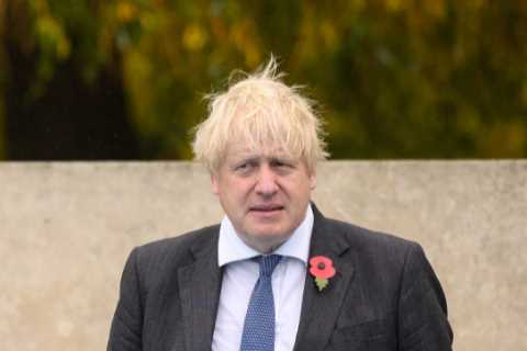 Boris Johnson orders Emmanuel Macron to beef up borders to stop migrants flooding into France