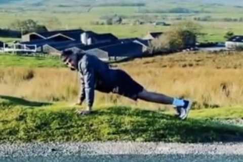 Tyson Fury compares Jake Paul to roadkill as he puts brother Tommy through gruelling roadside..