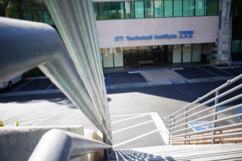 Democrats’ Bill Would Deny For-Profit College Students Extra Aid