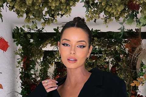 Maura Higgins’ abs distract fans as they accuse Love Island star of Photoshop fail