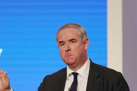 Sir Geoffrey Cox paid nearly £400,000 by scandal-hit hedge fund boss