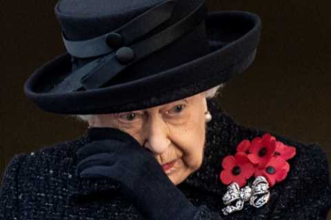 War veterans at the Cenotaph belt out National Anthem to wish absent Queen ‘get well soon’ amid..