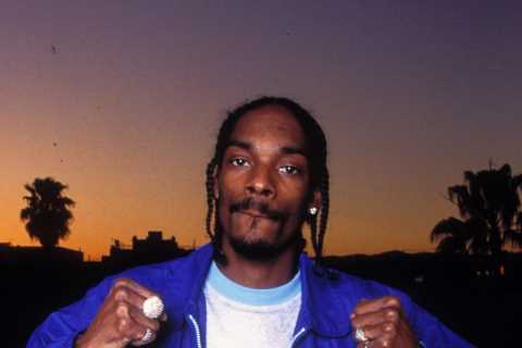 ‘This ain’t no regular motherf***er’ – Snoop Dogg predicts Mike Tyson will KO Logan Paul in second..