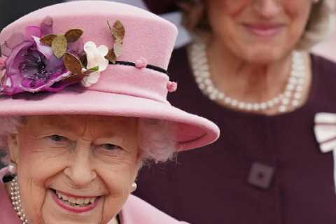 The Queen will ‘weigh her guests before and after lunch on Christmas Day’