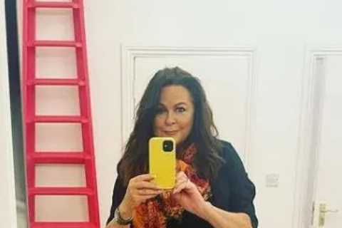 Inside EastEnders star Kate Robbins’ incredible Bedfordshire home with garden bar area and huge..