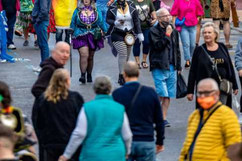Benidorm’s fancy dress party sees up to 20,000 boozy Brits shrug off Covid fears as they hit resort ..