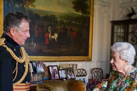Why are the Queen’s hands purple?