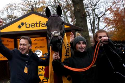 Henry De Bromhead and Rachael Blackmore do it again as Irish pair storm to easy Betfair Chase win..