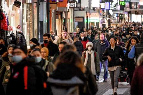 Europe’s Covid death toll could soar by another 700,000 this winter, warns WHO as ‘bodies pile up..
