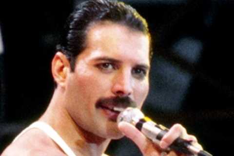 When did Freddie Mercury die and what was his cause of death?