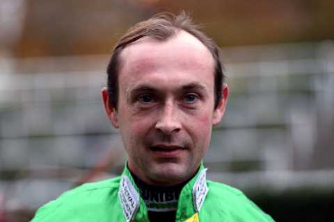 Top jockey Nico de Boinville rushed to hospital with broken ribs after ‘horrible’ gallops incident
