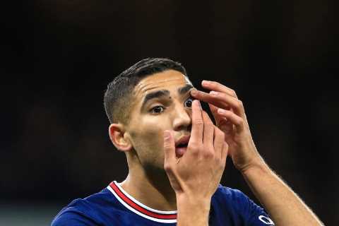 PSG star Achraf Hakimi stops during Man City clash to put his contact lens back in after it falls..