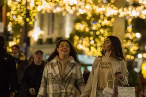 Christmas at risk if you don’t get boosters as 1 in 4 with ‘cold’ actually have Covid, expert warns