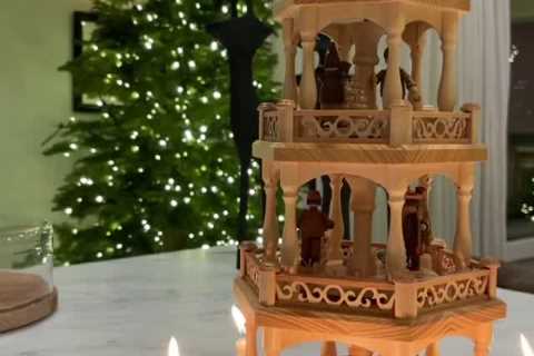 Kylie Jenner shows off her Christmas tree in rare social media post after baby daddy Travis Scott’s ..