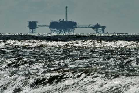 Interior Dept. Report on Drilling Is Mostly Silent on Climate Change