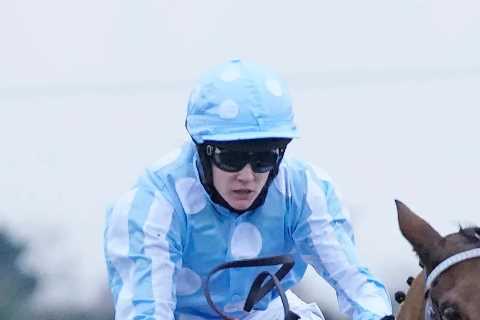 Brilliant Honeysuckle still unbeaten after dominant win in Hatton’s Grace – and now odds-on for..