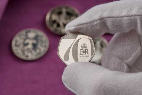 New 50p coin will be launched to commemorate Queen’s Platinum Jubilee next year