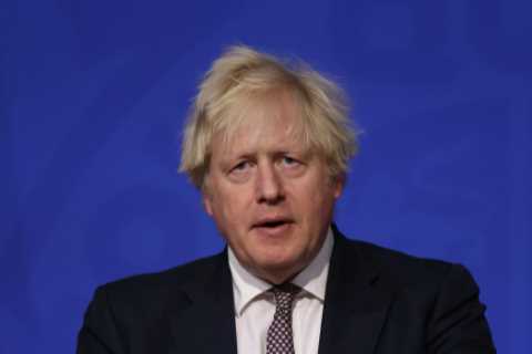 Boris Johnson calls on scientists to speed up booster jab rollout to under-40s amid Omicron Covid..