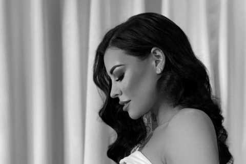 Jess Wright reveals she is pregnant with her first baby and shows off naked bump 6 weeks after..