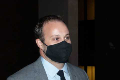Counting On fans think Josh Duggar’s wife Anna looks ‘pissed’ after court on second day of child..