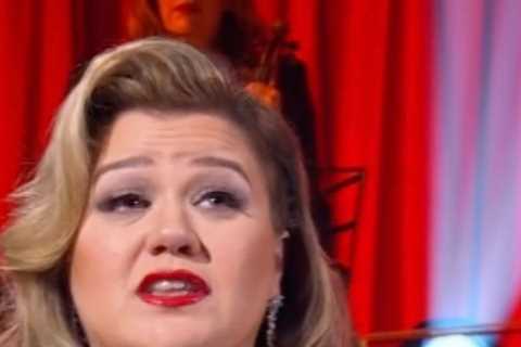 Kelly Clarkson breaks down in tears over ‘feeling alone’ during Christmas special amid Brandon..