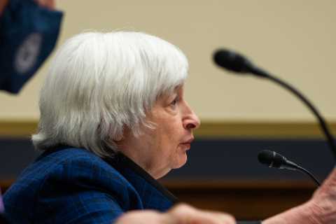 The window to lift the debt limit is narrowing, an influential think tank warns.
