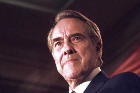 Bob Dole, Old Soldier and Stalwart of the Senate, Dies at 98