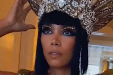 Halle Berry looks sensational as she gets kitted out as Queen Cleopatra