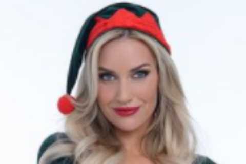 Paige Spiranac poses in steamy ‘naughty or nice’ Christmas outfits as golf beauty flogs sexy towels ..