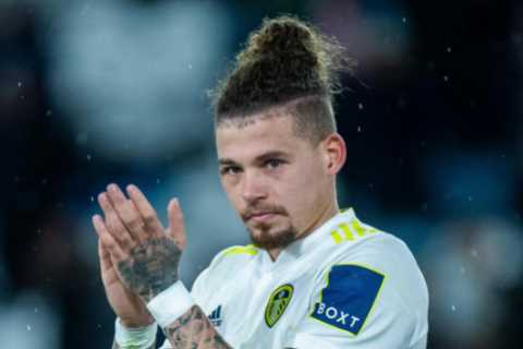 England star Kalvin Phillips ready to snub Manchester United transfer for move to Liverpool due to..