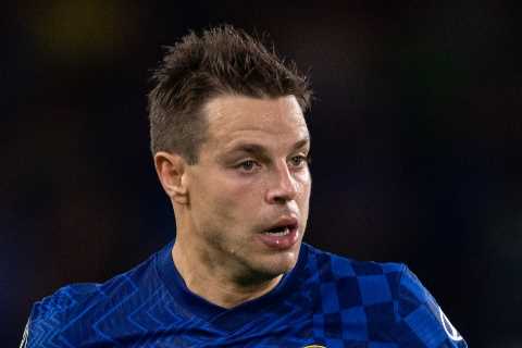 Man Utd and Newcastle in Trippier transfer boost as Atletico Madrid line up Chelsea star..