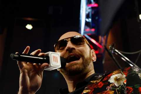 Fury SINGS Happy Birthday and American Pie to promoter Bob Arum as he makes surprise appearance at..