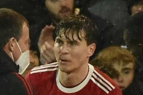 Man Utd star Victor Lindelof fitted with heart monitor and still undergoing tests after worrying..