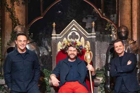 What time is the I’m a Celebrity Legends of the Castle coming out show tonight?