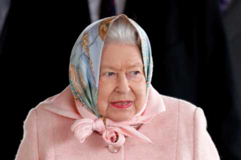 This Morning guest reveals Queen’s extraordinary Christmas gift – a shower cap with ‘ain’t life a..