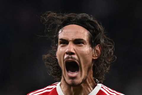 Man Utd striker Edinson Cavani set to spark transfer war as Juventus join Barcelona and Corinthians ..