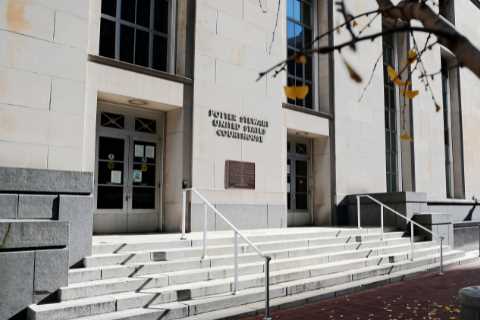 Appeals Court Reinstates OSHA’s Vaccine Mandate for Workers at Larger Businesses