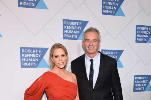 Cheryl Hines blamed for vaccine recommendation at anti-vaxxer husband Robert F. Kennedy Jr’s..